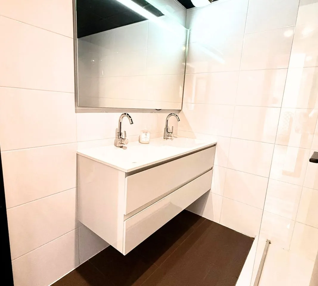 700b8553-2e79-409e-a2a1-563efe8d3882