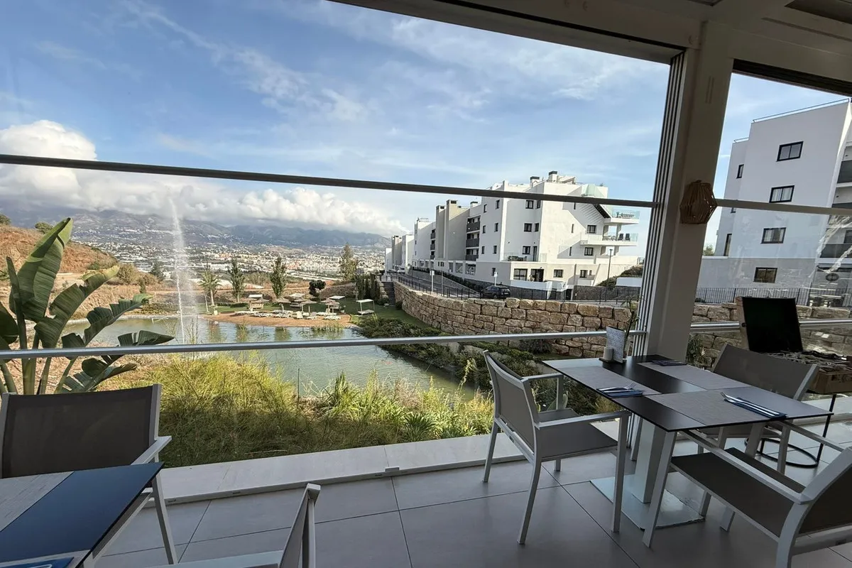 e6eb70a0-8889-4b72-b592-f061e441a3d0