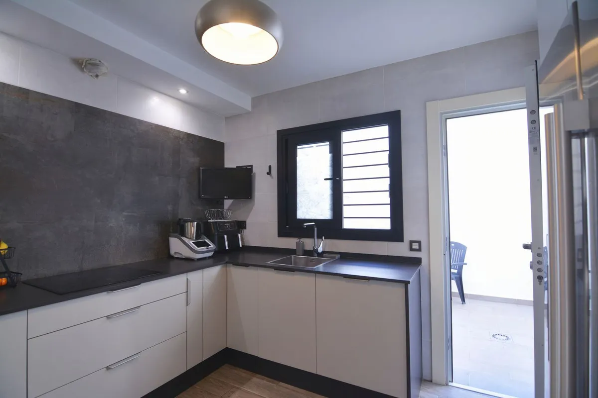 3c1c8008-ce5b-4a0b-81b3-c96e117bfbe5