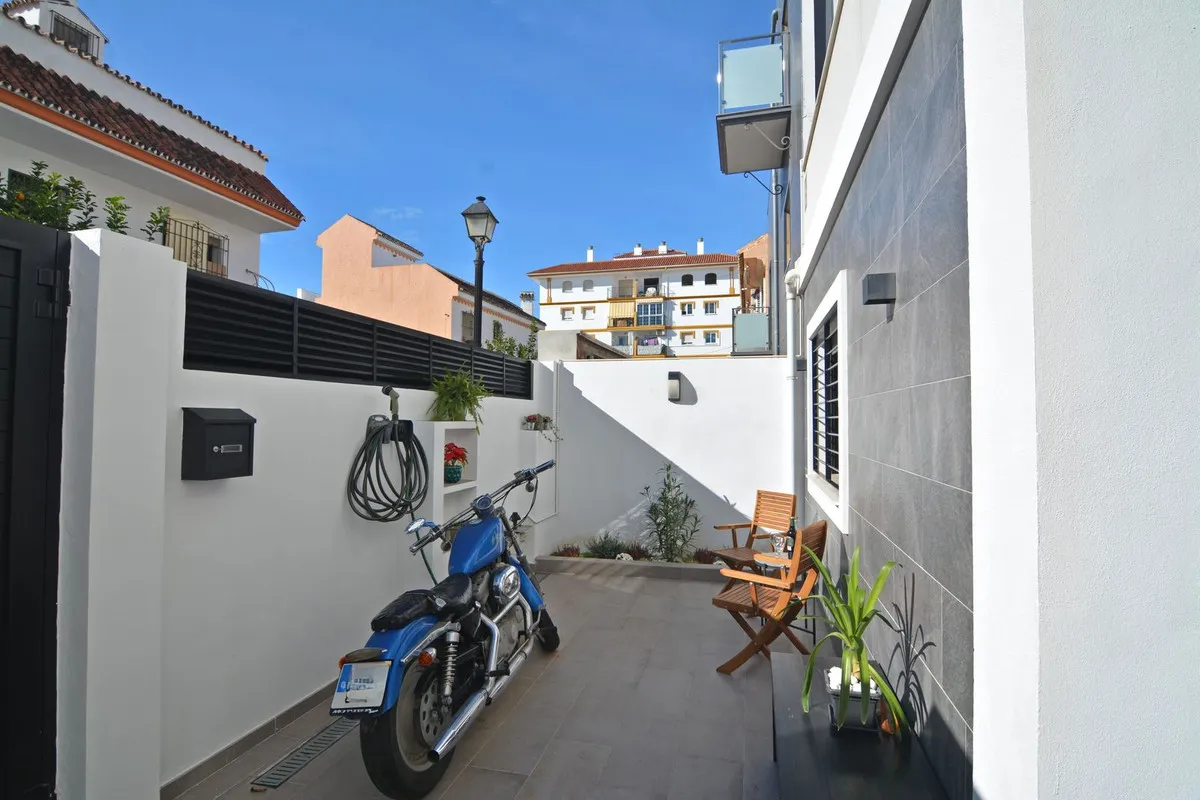 6cb033e8-0dc0-4a63-94eb-e2828f983f7a