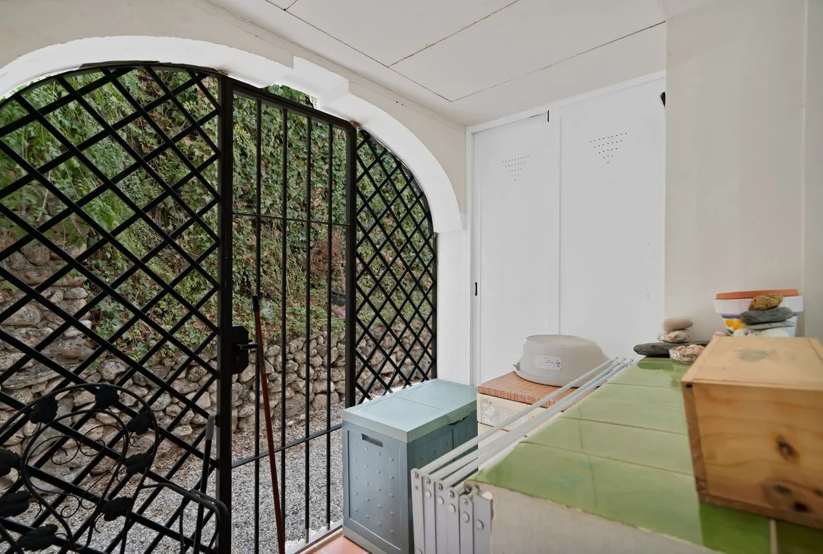 5e40b1a2-ff8c-45d4-89e9-999493df53d4