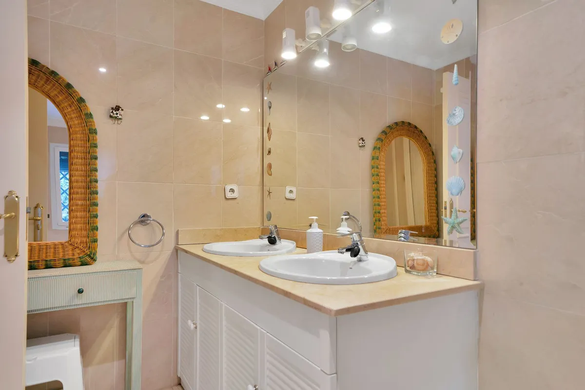 abfb80cf-4cc0-434d-b336-93d7cd3b117f