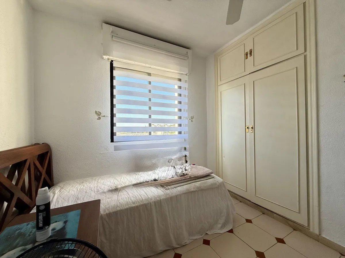 22f9fcd6-b779-4323-b8b7-52a0dc61332b