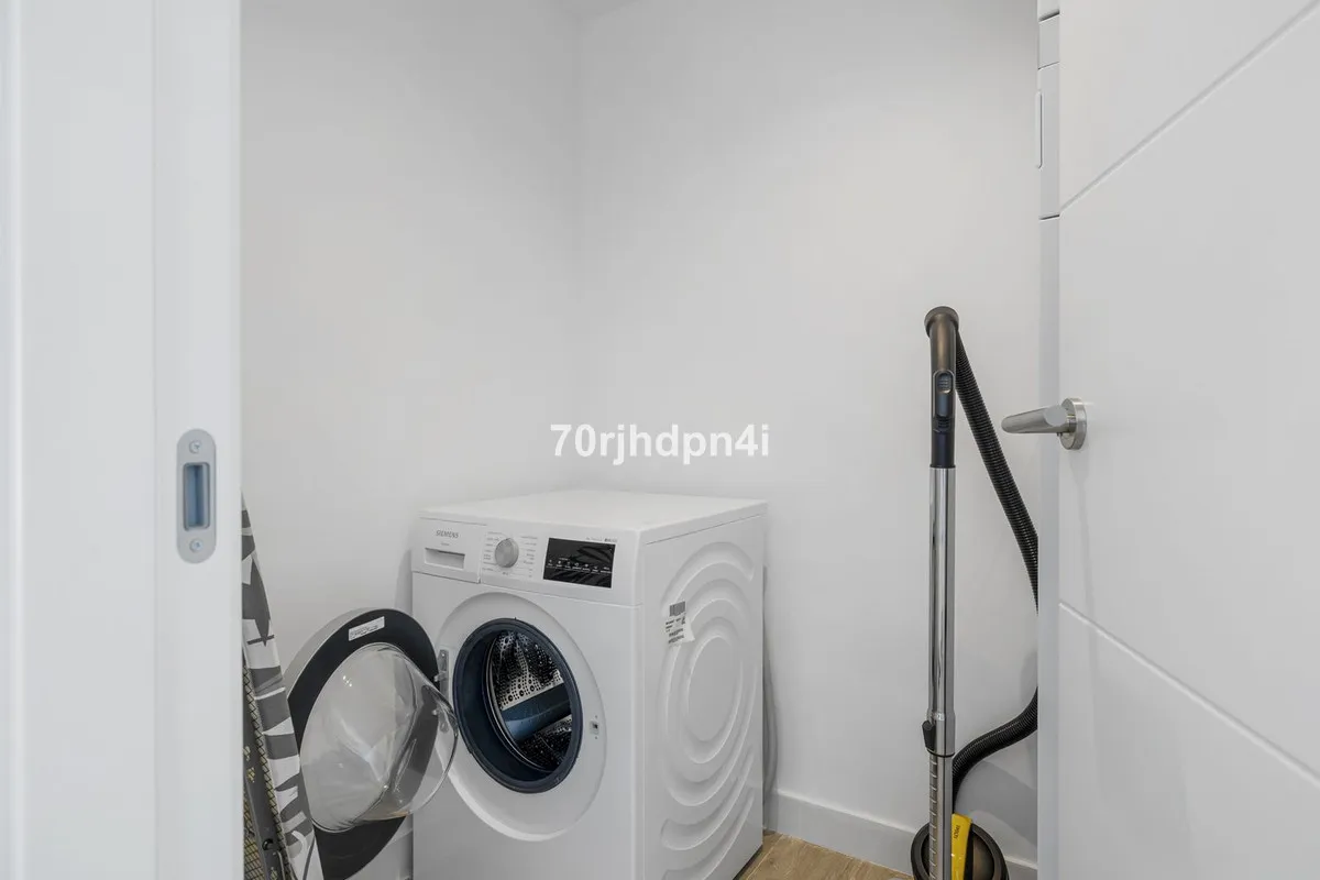 2f8d7a35-0fa0-4dde-8848-f410676194df