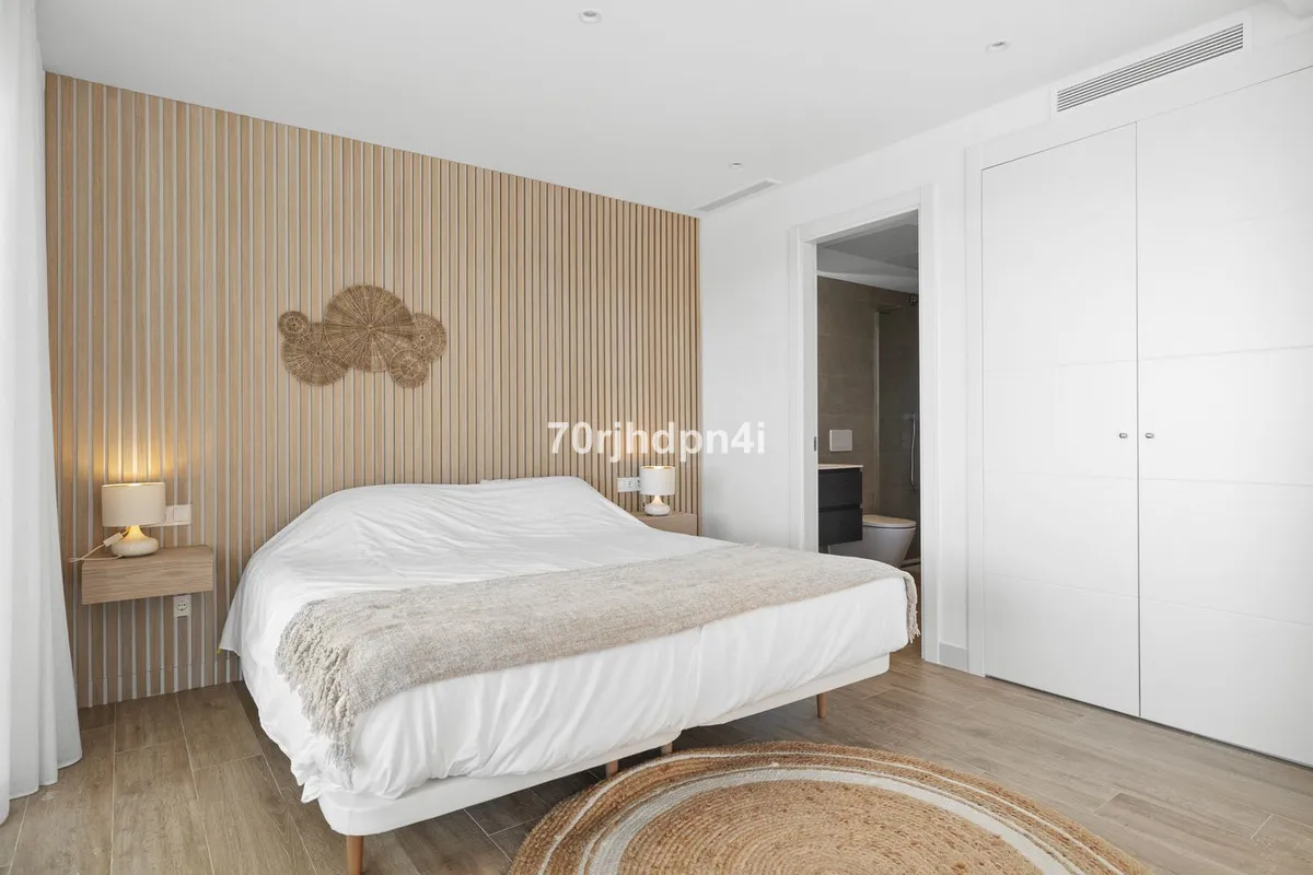 4d8555db-33cb-4917-b429-7c54687d98e3