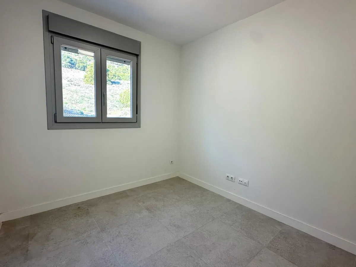 abfd305e-c4de-49d0-bc56-e2c0c198f5fc