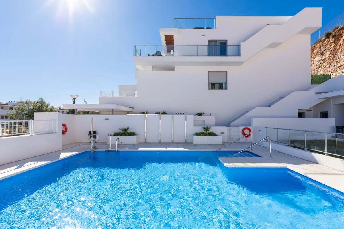 b3750d4c-a70b-4600-ab69-e49a31984c8b