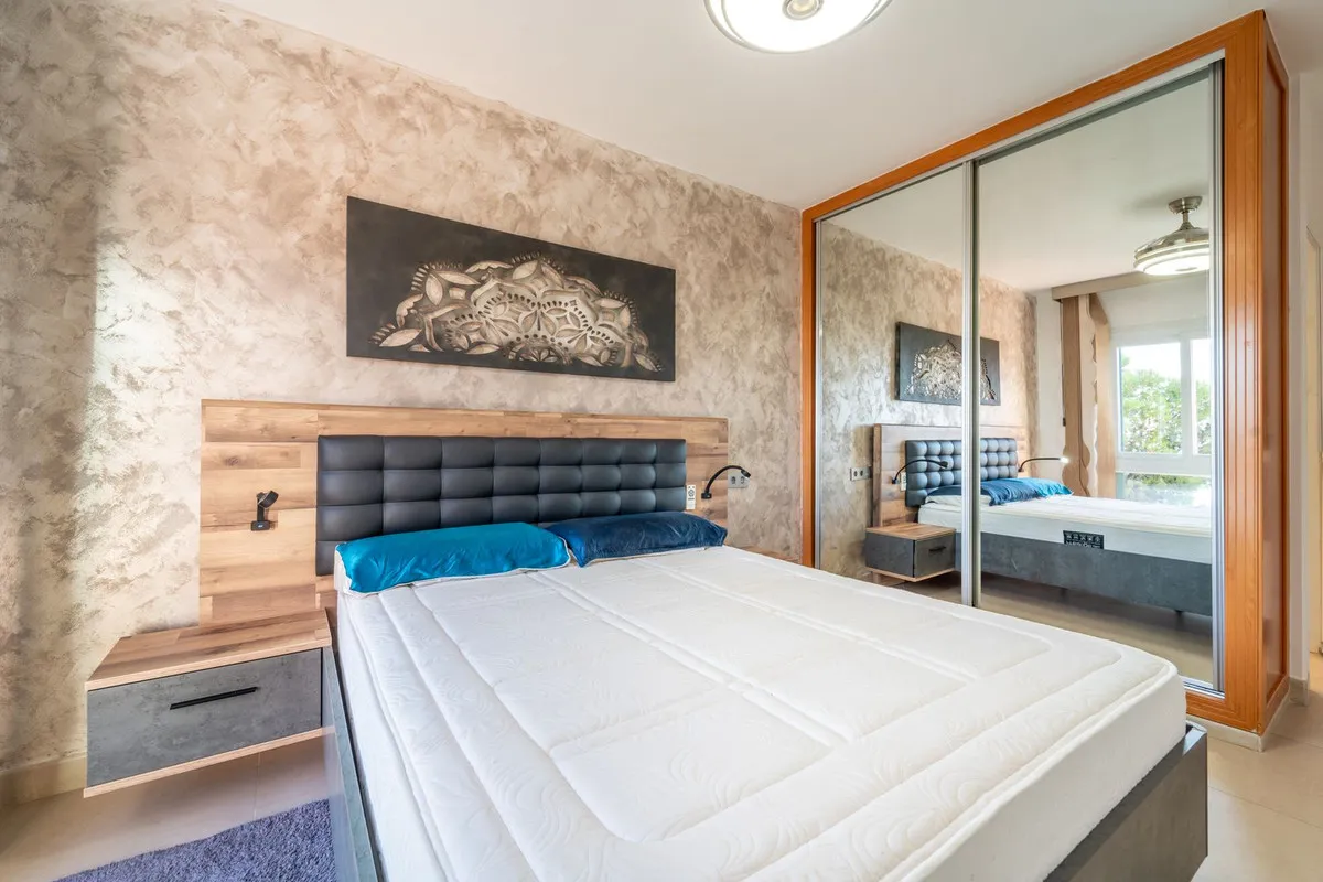 f4063783-9b2b-44c5-afb5-fb5a83961327