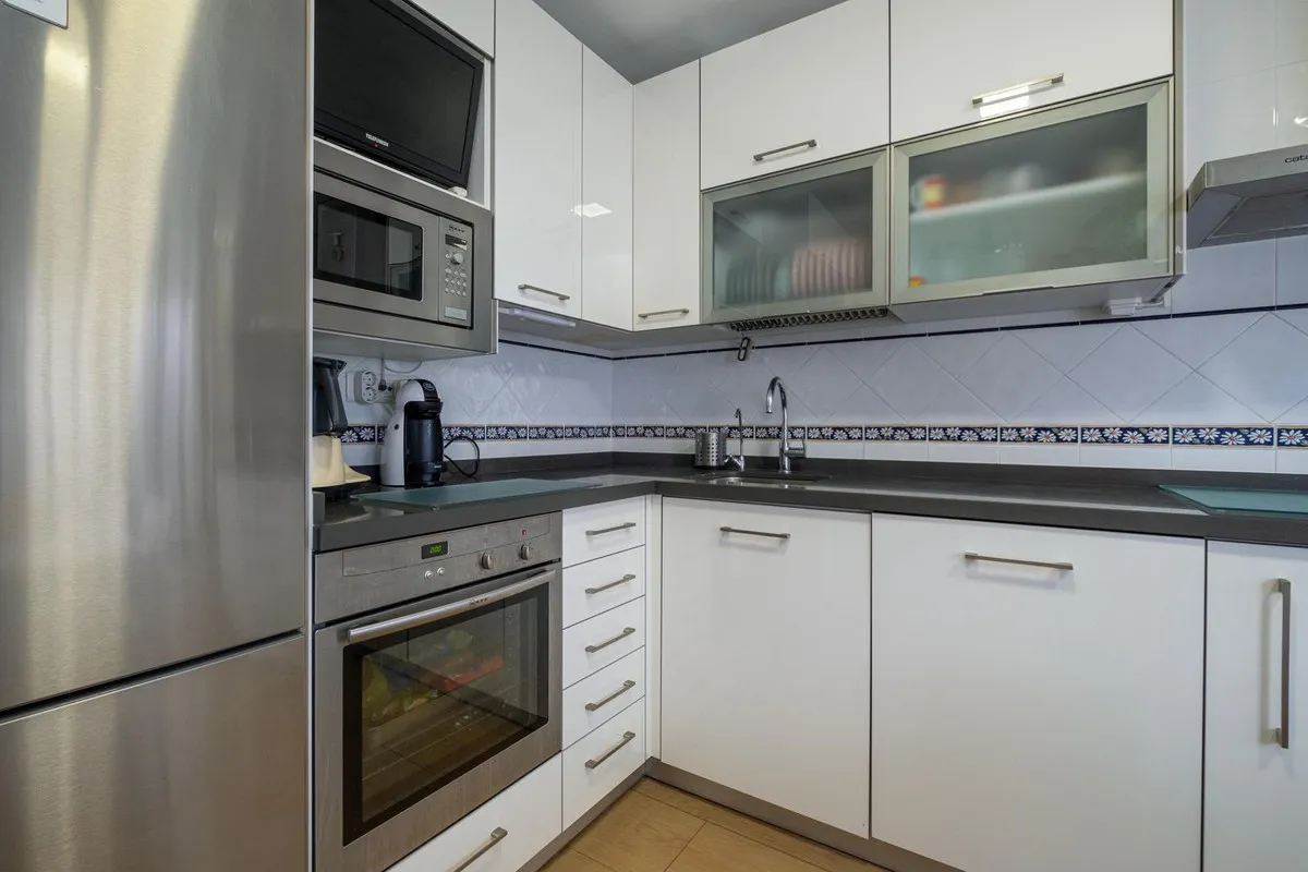 1b93b2a9-c8de-435d-9a07-d800ee981a15