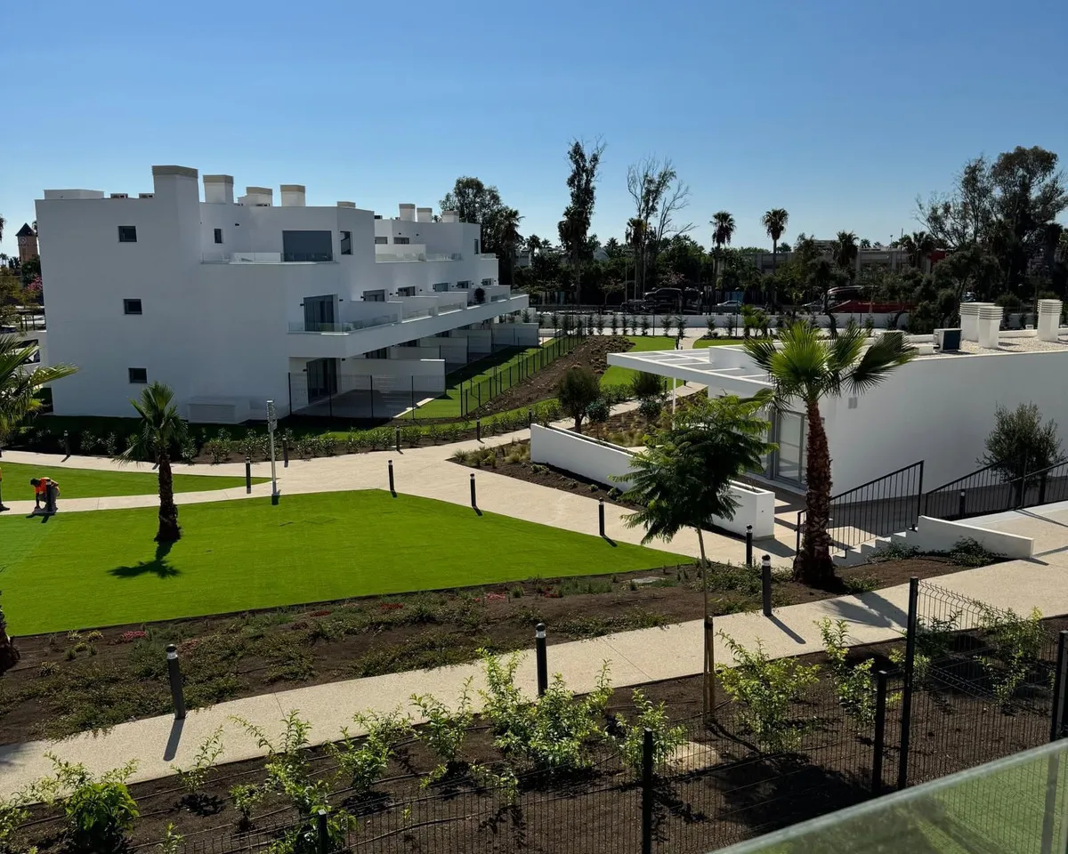 0e54a142-c73e-48bb-8f07-8ff2045234da