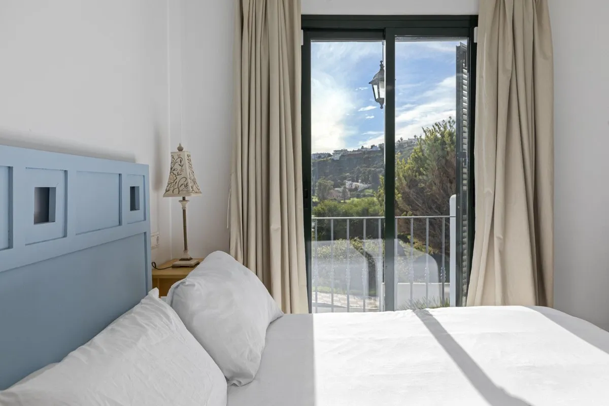 f82f22a2-6c01-40c6-9931-4a2d85fa3525