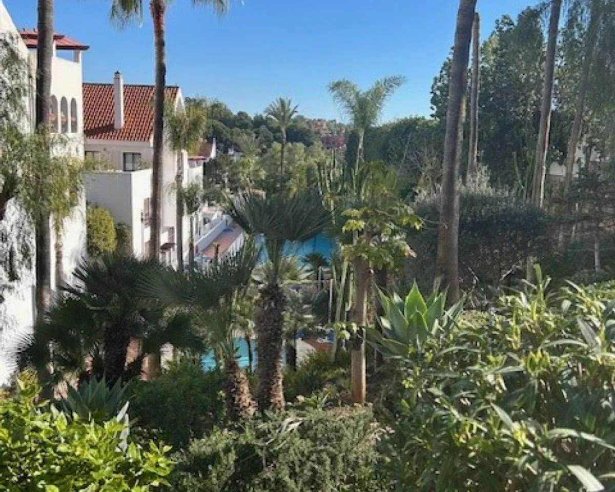 Chic 3-Bedroom Apartment Near Puerto Banús