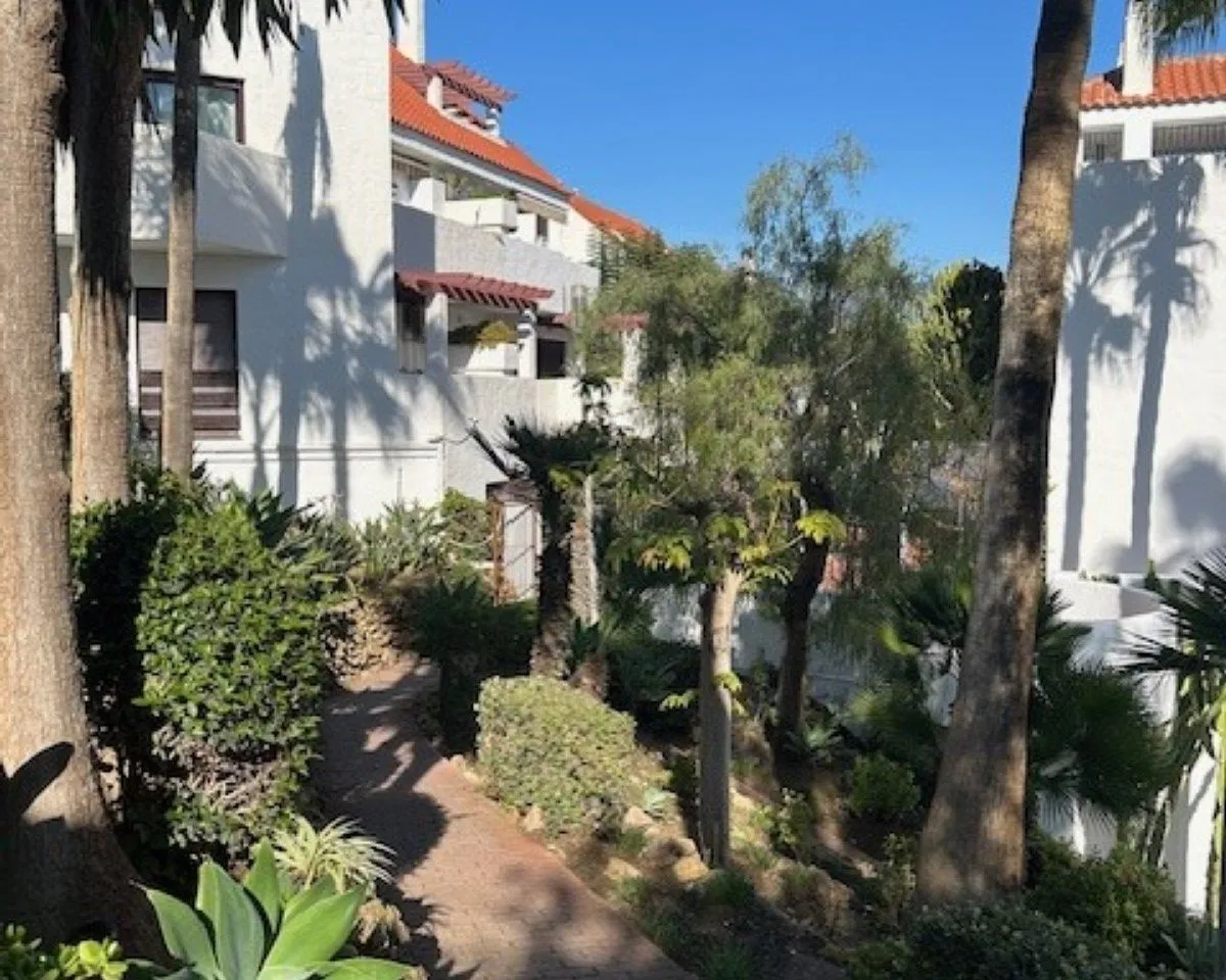 ff6cbfd6-b60b-476d-9274-9f020a61a87c