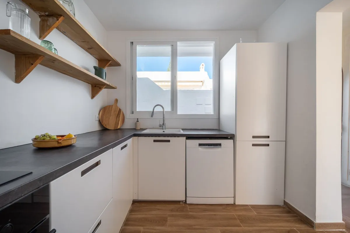 35dfbd3b-1694-4a72-95f8-1433b8e76ff8