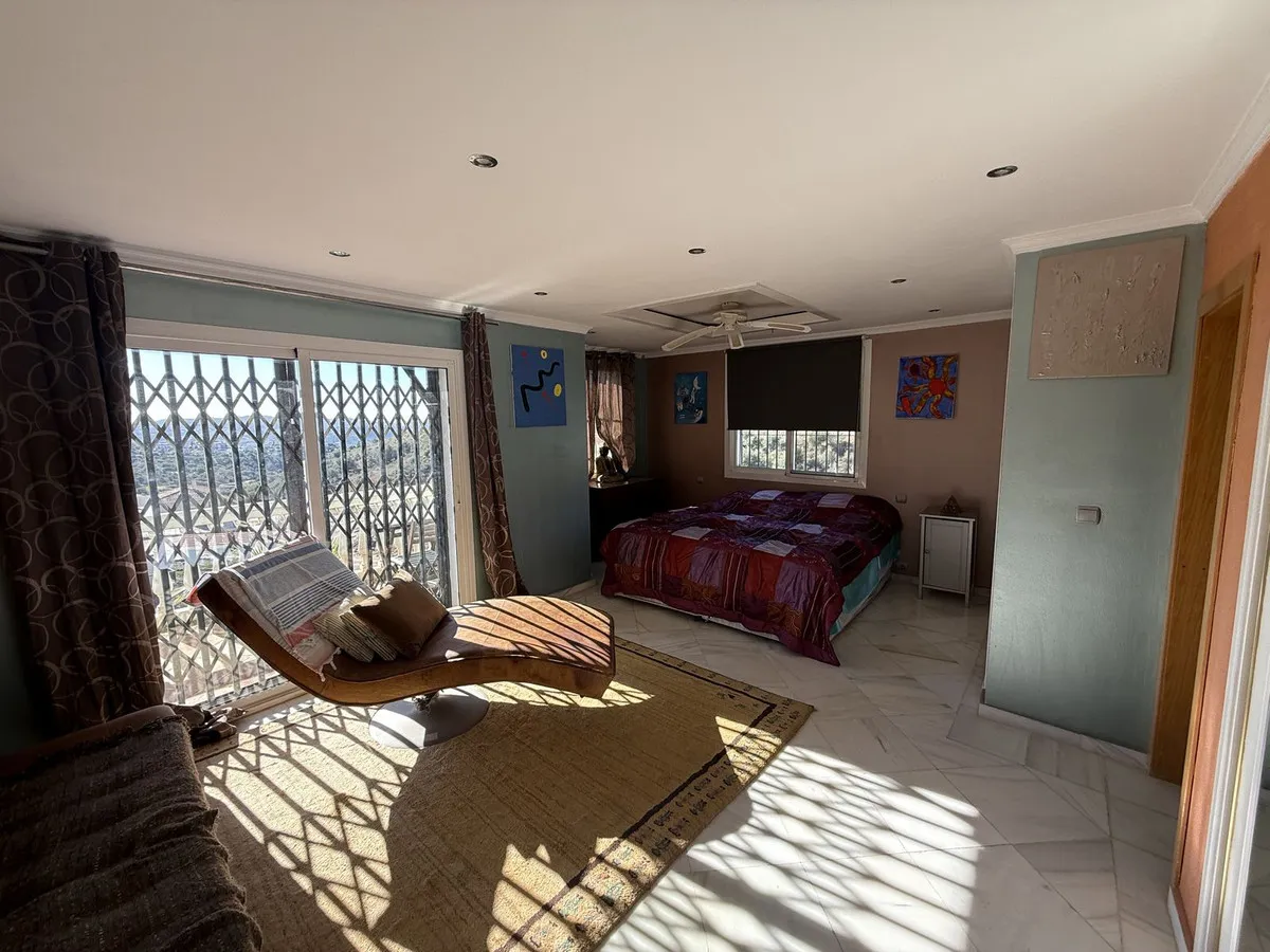 8c16b1a9-b2b8-4127-b775-b63210ea443c