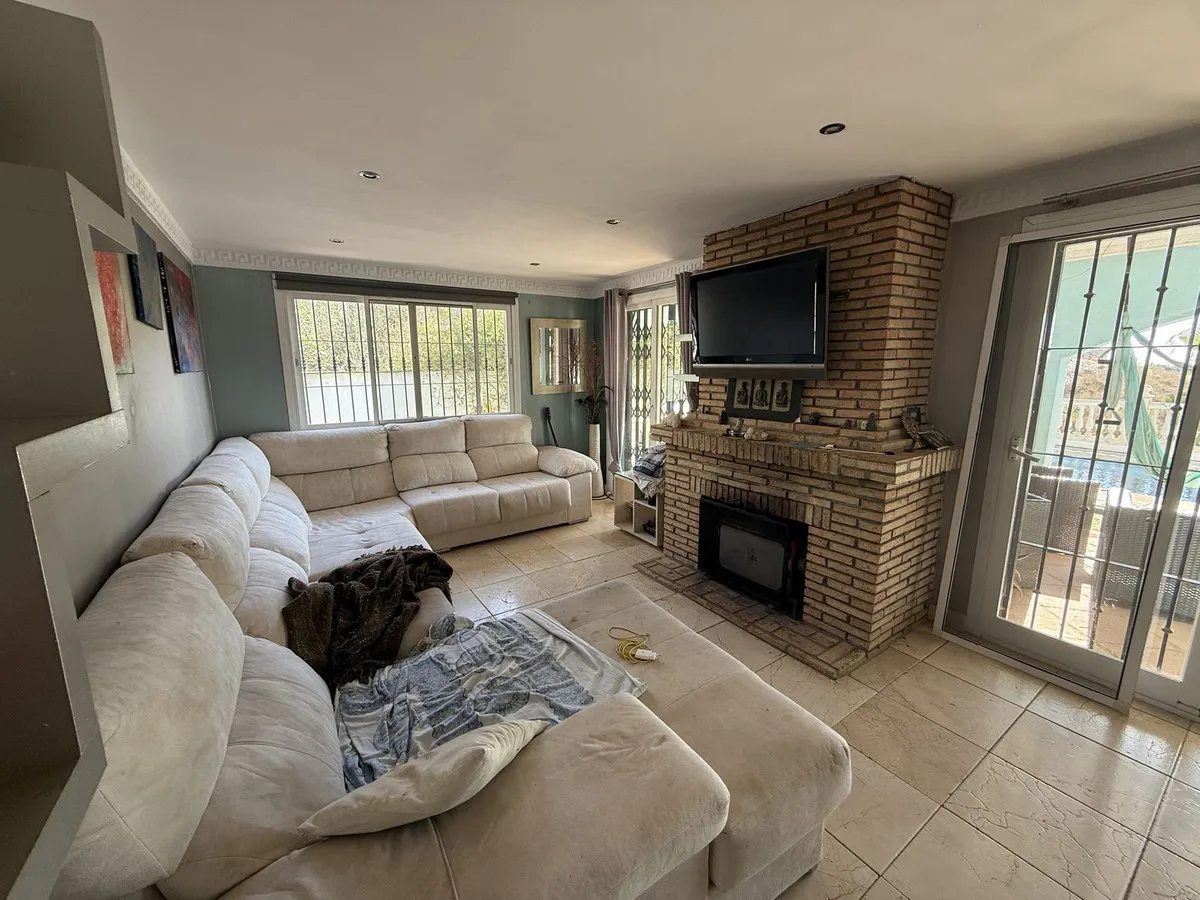 a36e2cfb-ed5b-4d6c-b6a0-9674fe953e1b