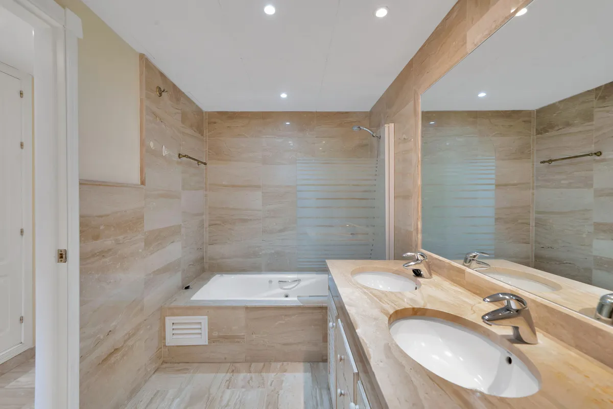 09d38302-1f73-418f-b6e1-15b0d73d9697