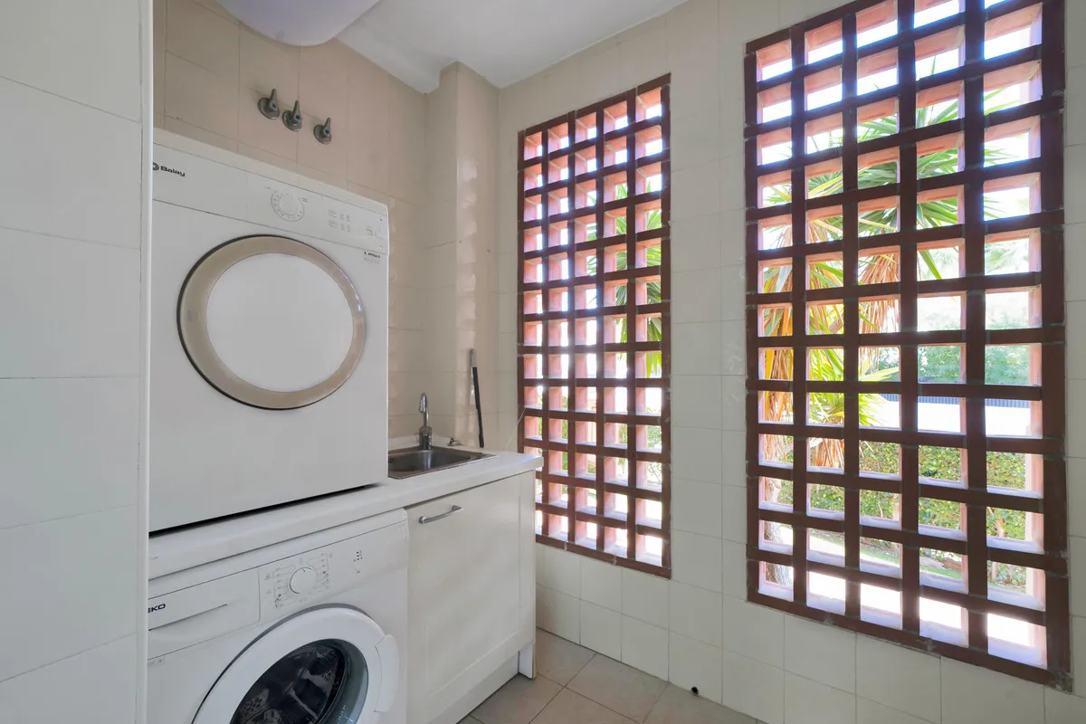 2e4cfbf2-eb50-49ad-93d4-275e374837af