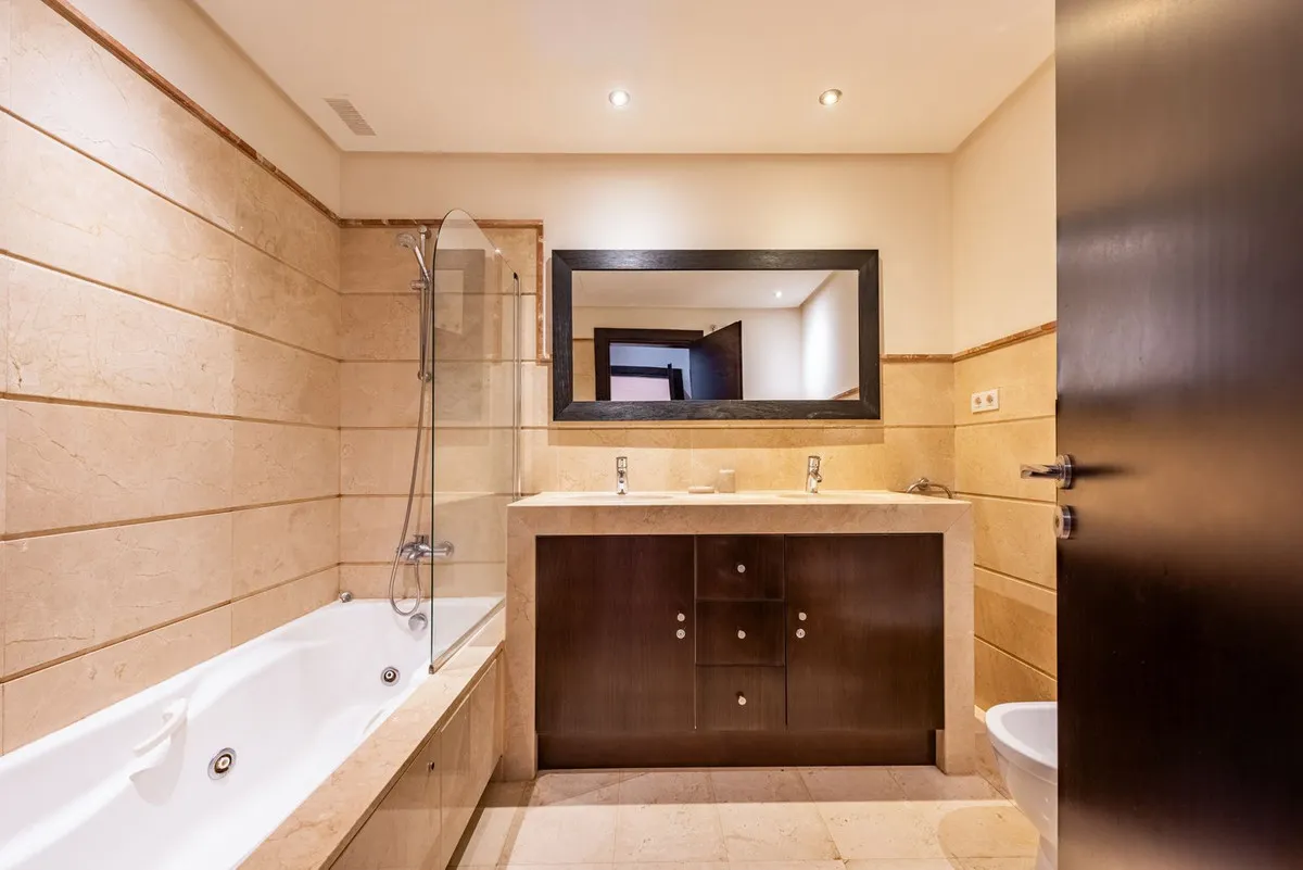 a53b9e24-cf72-4848-bda3-18eb1a9b6a78