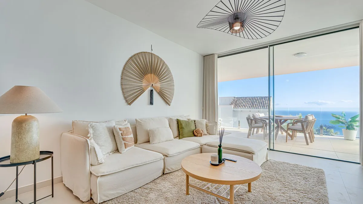 Modern Sea View Apartment in Stupa Hills