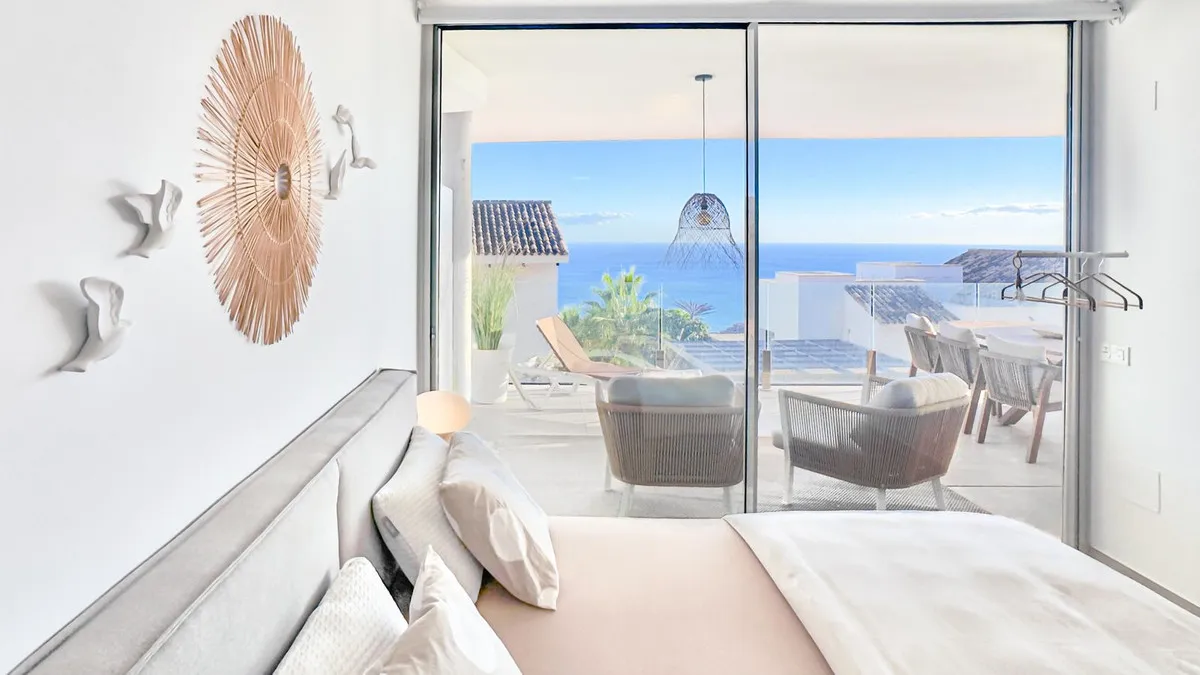 9f9ef304-c383-43e4-870e-72f44a45503a