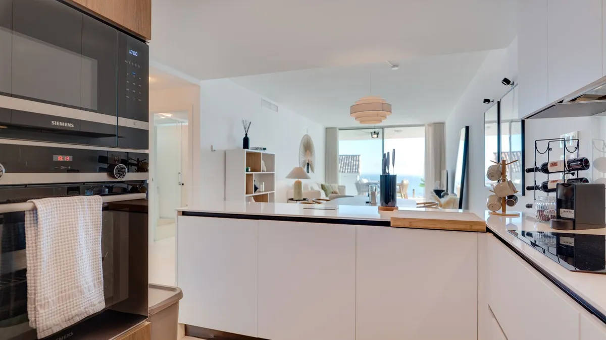 edb63b9e-f9a1-44e7-ae2e-015e6e8837d0