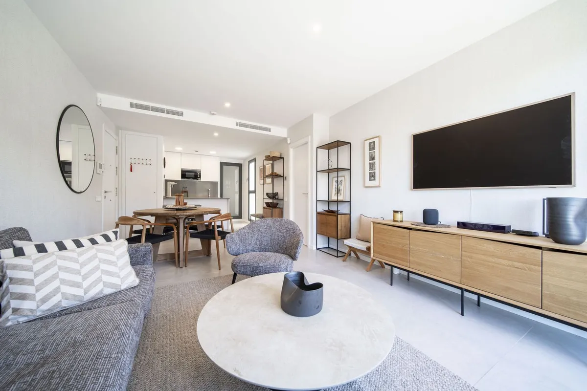 Coastal Elegance: 2-Bedroom Apartment with Sea Views