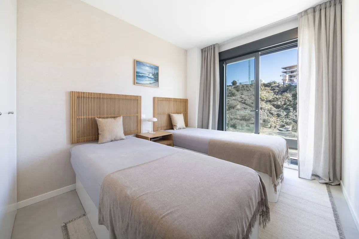 f4b716ff-dc6b-405d-a34c-70f5d12a12a0