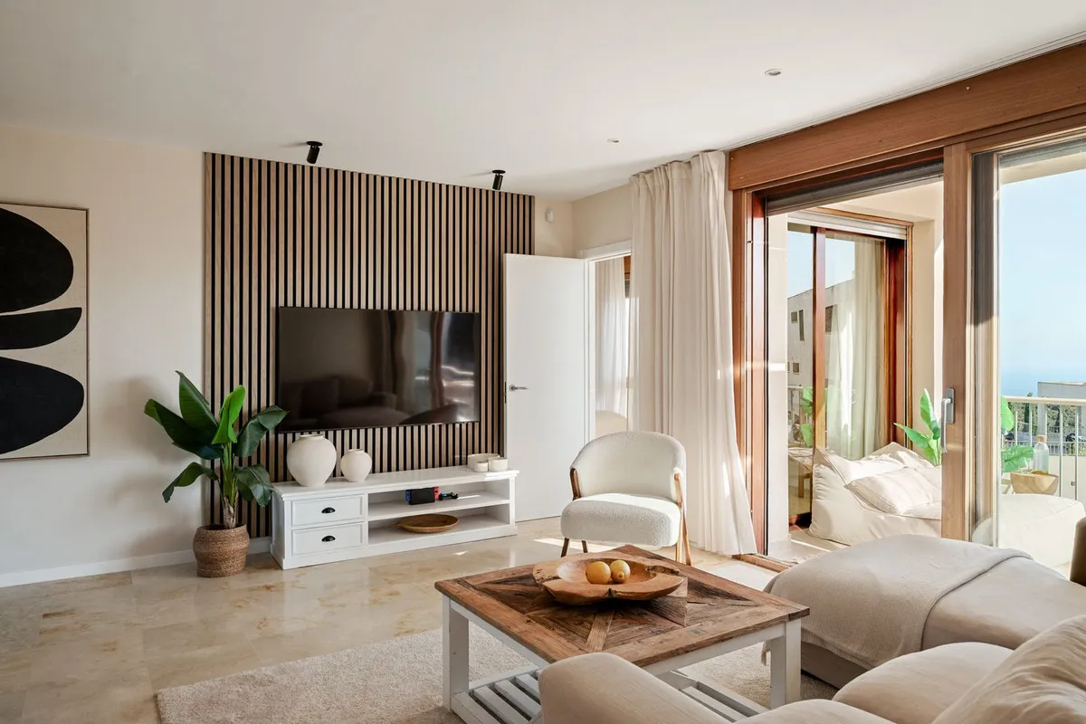 Elegant Sea View Apartment in Marbella