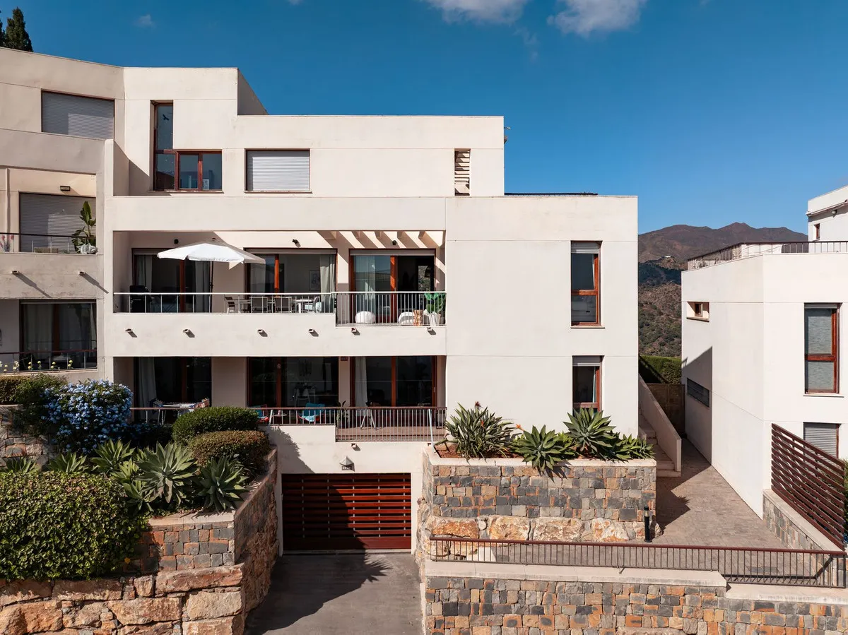 2ba96c75-c037-42a8-b814-31364e81d45f