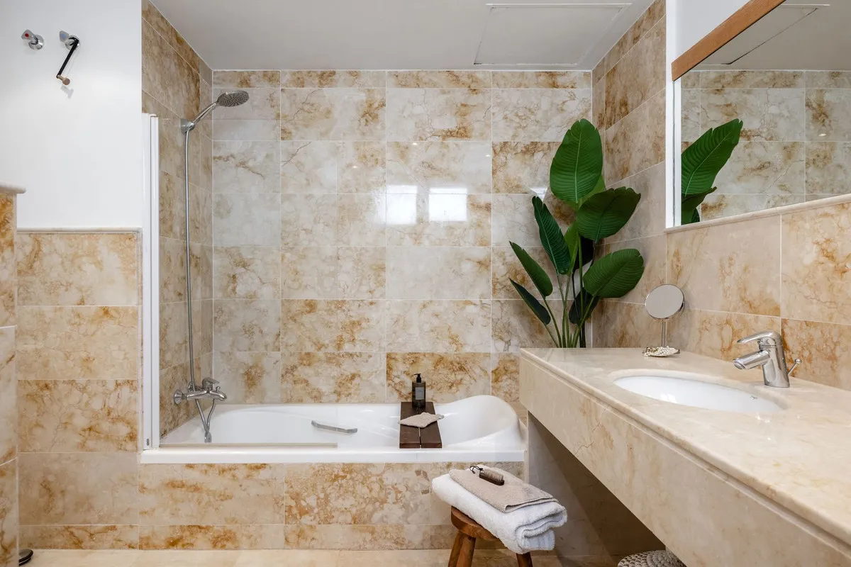 5b5f46af-3708-4ce3-9254-909a5bba2ff5