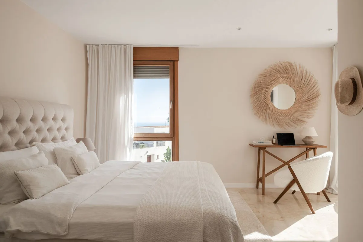 c8f9ed63-594f-49f5-9945-e8ed75d2f38a