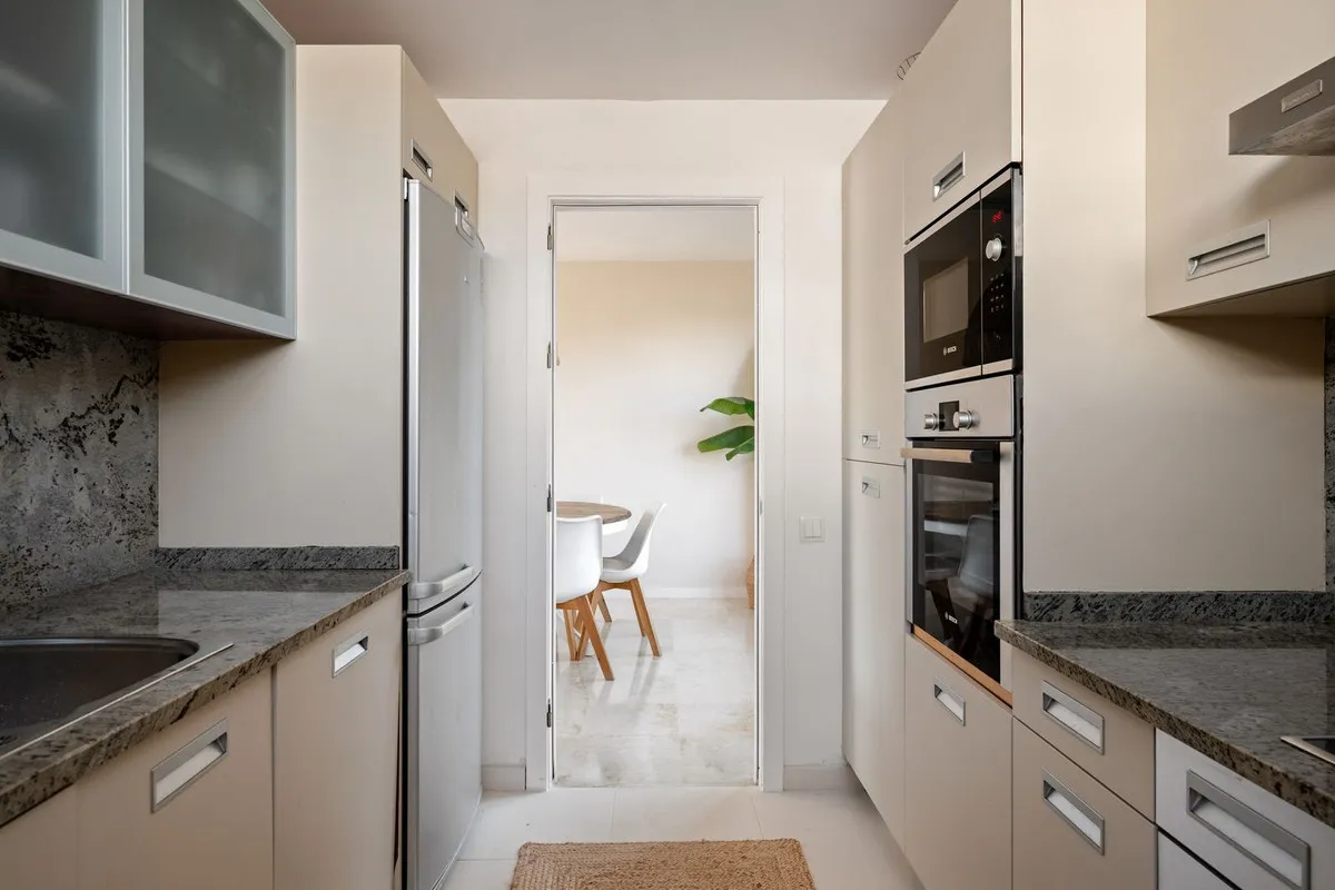 d0438e68-9427-4c9c-b6da-f6198d8093ec