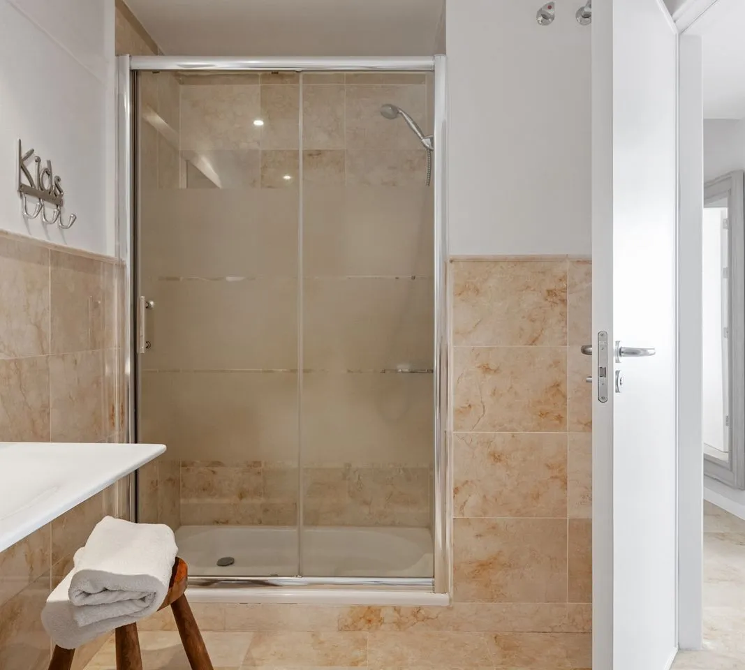 d162bd19-fbaa-4f41-a09f-c2eb3214b9b7