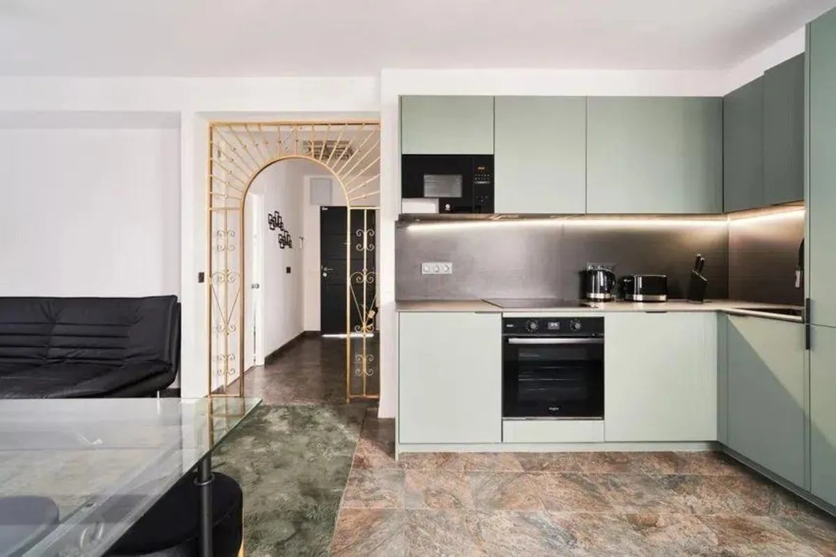 7a0b366b-c4bd-46c6-a31b-e9e8af142f85