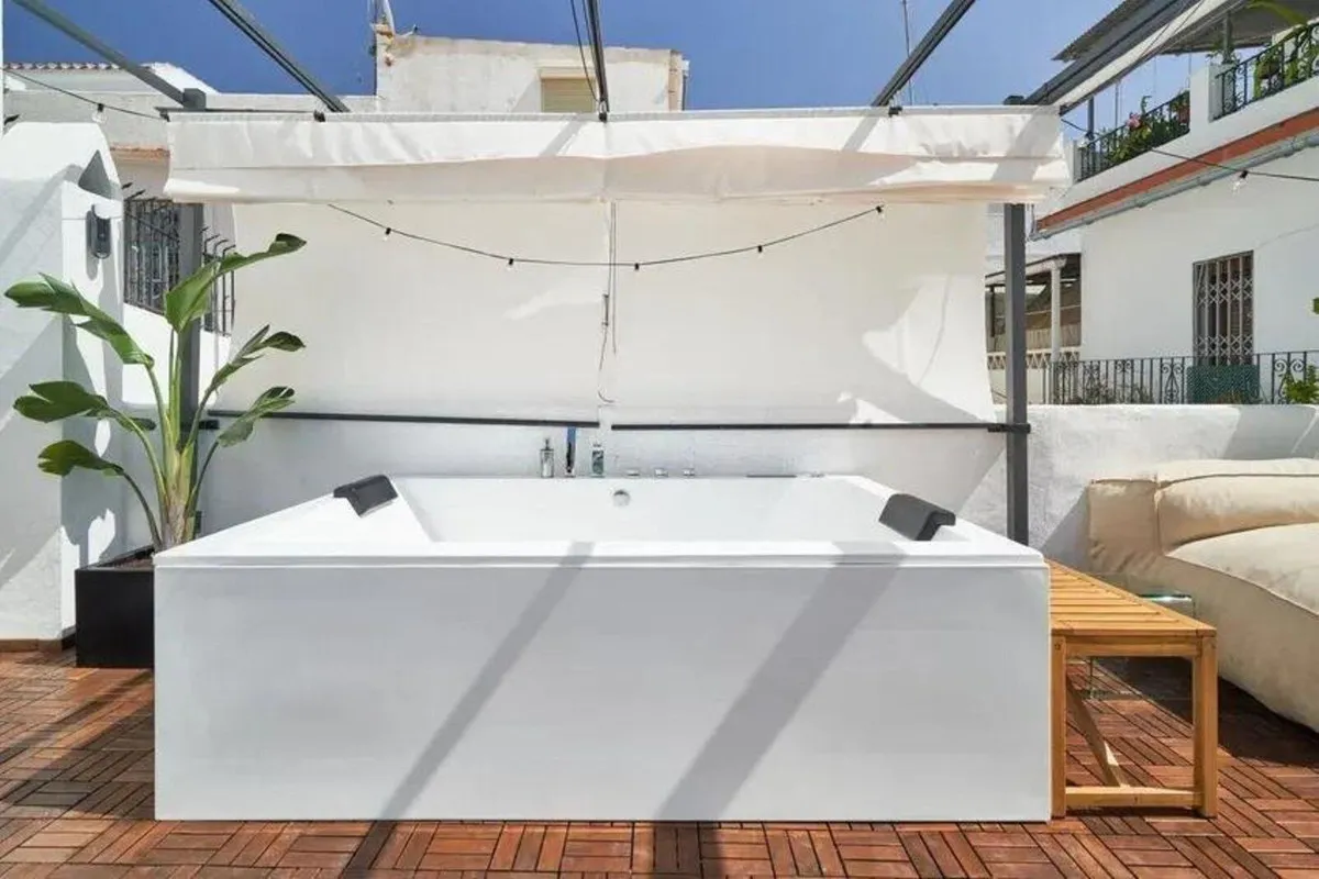 f7c77ac1-b2aa-4051-8c10-329fc1aeafc3