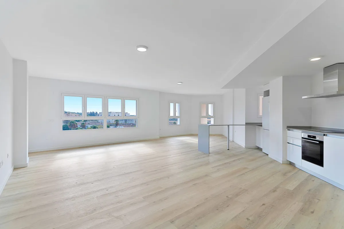 Luxurious Nueva Andalucía 4-Bedroom Apartment