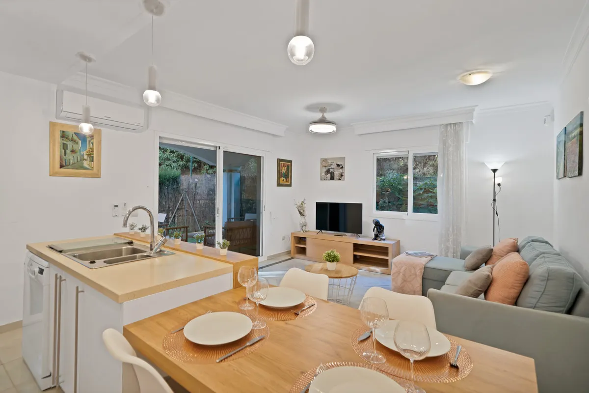 c016e094-0d7c-4cb1-8114-e1ee3f40a796