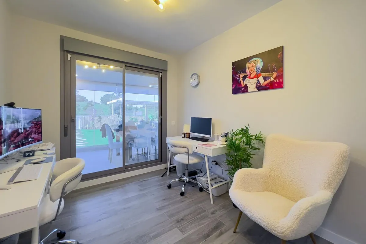 3db7e847-1bb6-47a1-b694-9651f1085c3b