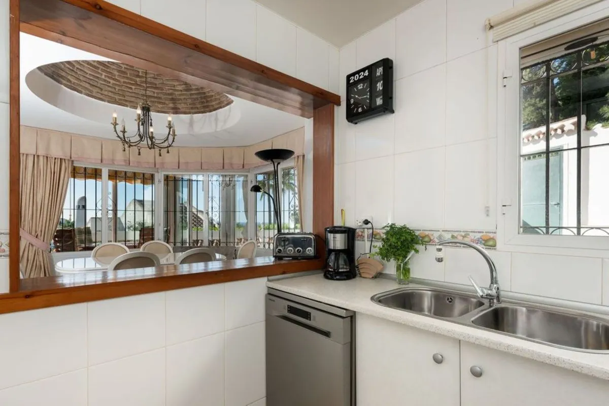 f821eb36-242d-48fb-a7a9-613acd5dac0b