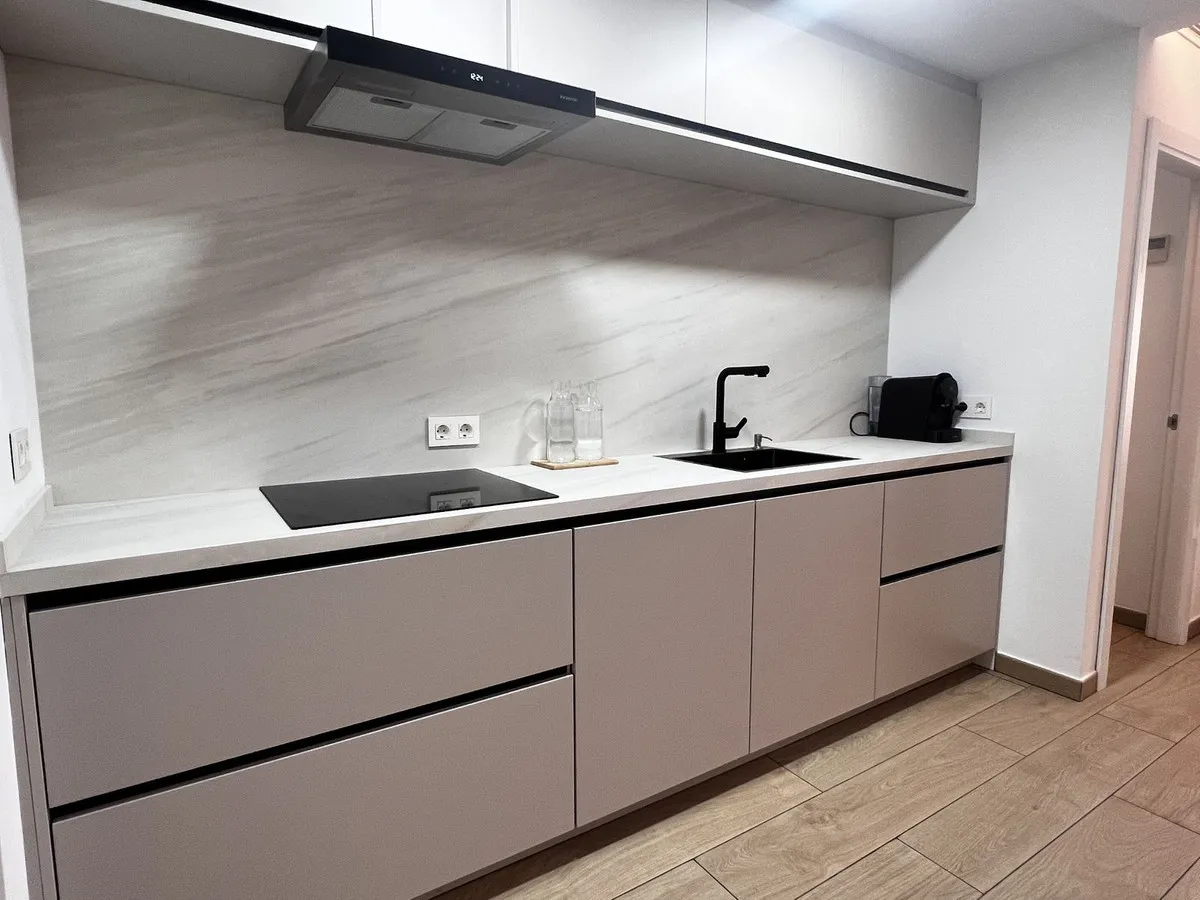 8370ffd7-a4b3-4941-8aee-6e6a26d0e4ba