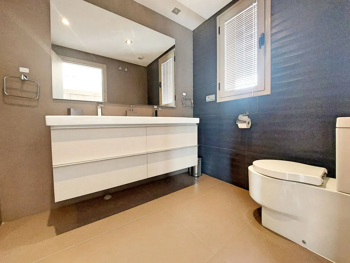 f8520528-bfef-44f2-8f8c-7700fcc092c1