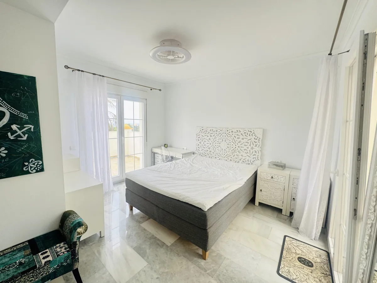 f5b295c3-3e5a-4972-a666-2dbf9b1e5735