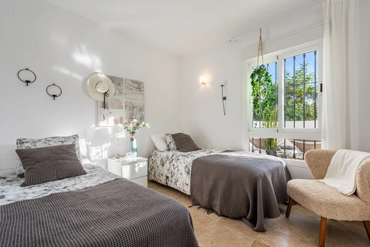 02b64b80-db2d-4d4b-a9ed-d8a19b9e3653