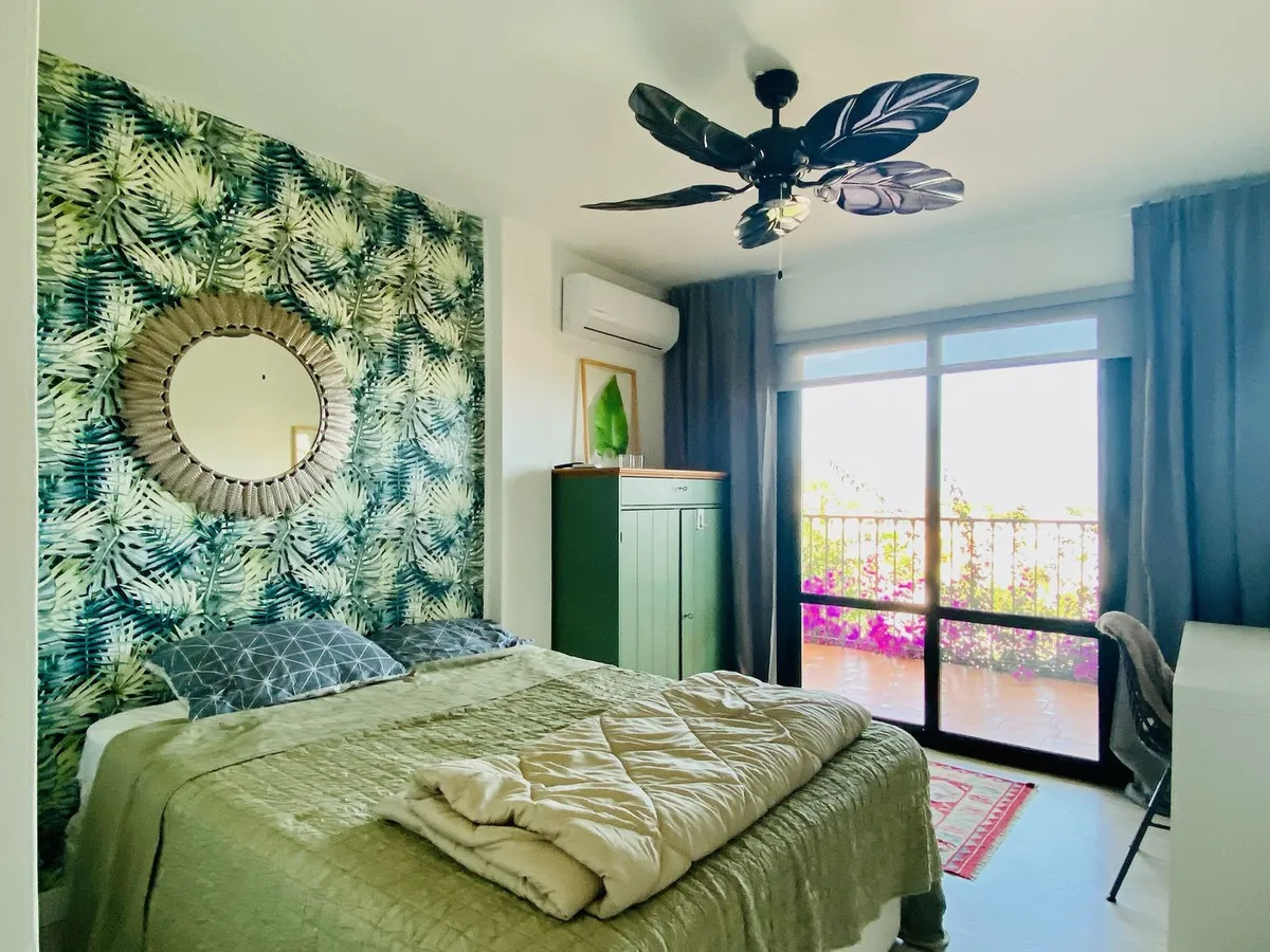 57fb6f8e-f5e4-4830-859f-6cc0462cdf3b