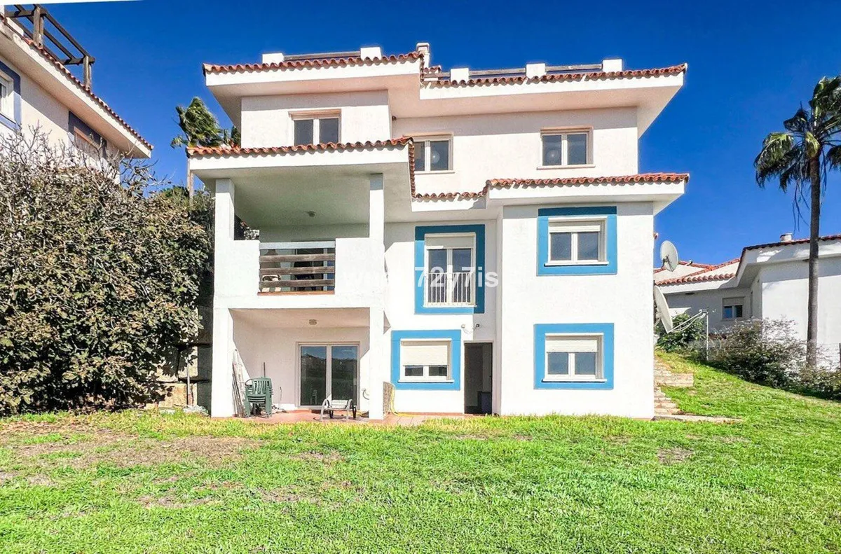 Lavish Coastal Villa with Sea & Mountain Views in Manilva