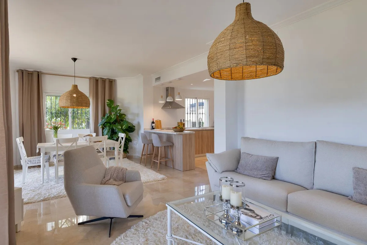 6d54c354-1f0b-444b-b475-052524cb46e9