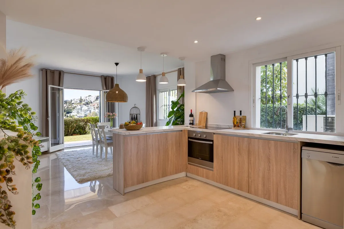 c04ed63e-a668-4be2-b268-6e22caddc5c1