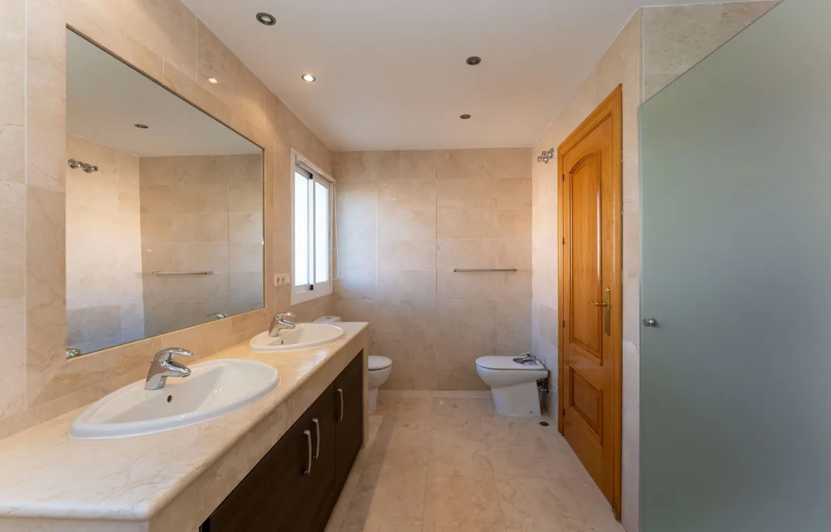 24f14a89-bc7d-4a3c-8327-327ed87c6935