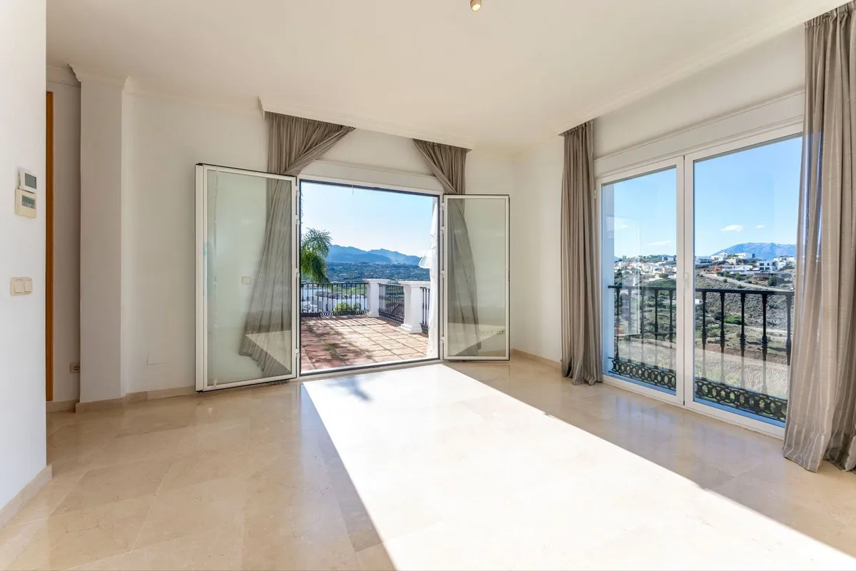 3aba5197-f136-492e-b761-53d3eae75924